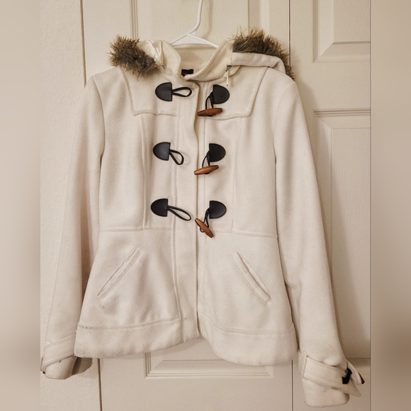 Bebe 2B White Winter Coat Wooden Hardware Faux Fur Hood Small - Picture 1 of 13